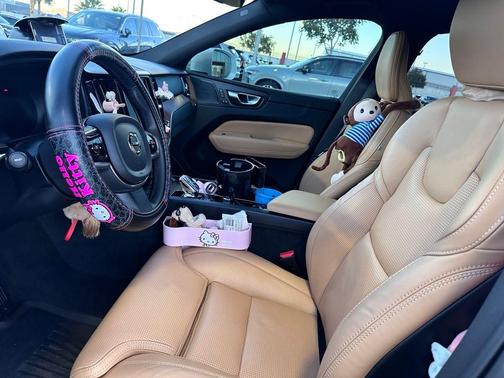 2023 Volvo XC60 B5 Ultimate Bright Theme