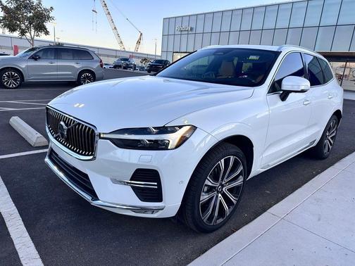 2023 Volvo XC60 B5 Ultimate Bright Theme