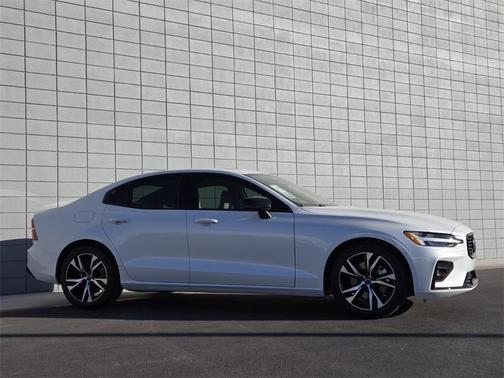 2025 Volvo S60 B5 Core