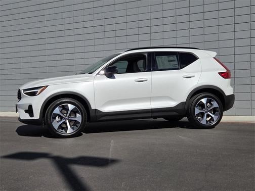 2026 Volvo XC40 B5 Plus
