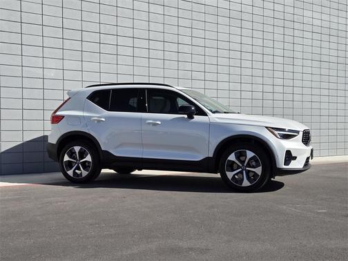 2026 Volvo XC40 B5 Plus