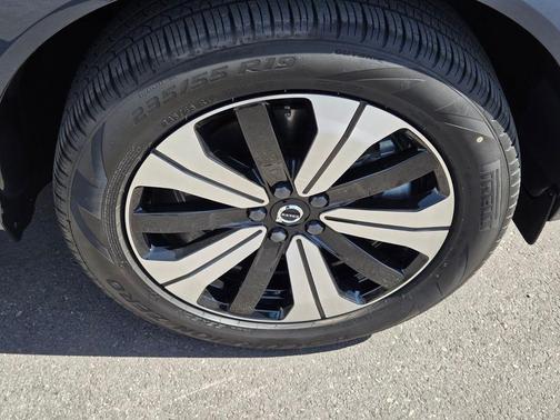 2024 Volvo XC60 Recharge Plug-In Hybrid T8 Core Dark Theme