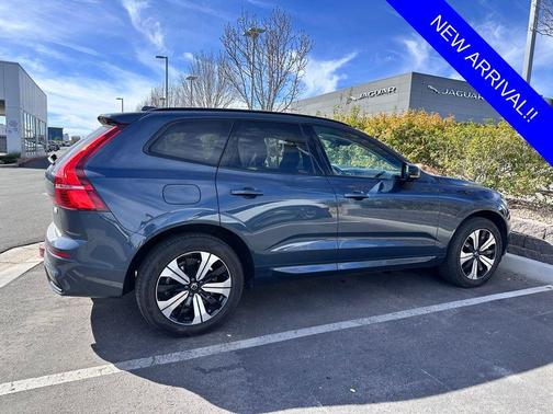 2024 Volvo XC60 Recharge Plug-In Hybrid T8 Core Dark Theme