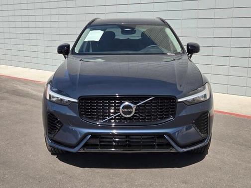2024 Volvo XC60 Recharge Plug-In Hybrid T8 Core Dark Theme