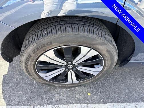 2024 Volvo XC60 Recharge Plug-In Hybrid T8 Core Dark Theme