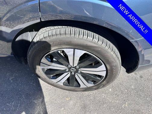 2024 Volvo XC60 Recharge Plug-In Hybrid T8 Core Dark Theme