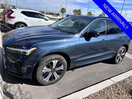 2024 Volvo XC60 Recharge Plug-In Hybrid T8 Core Dark Theme
