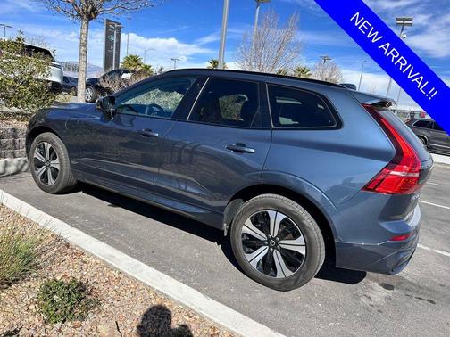 2024 Volvo XC60 Recharge Plug-In Hybrid T8 Core Dark Theme