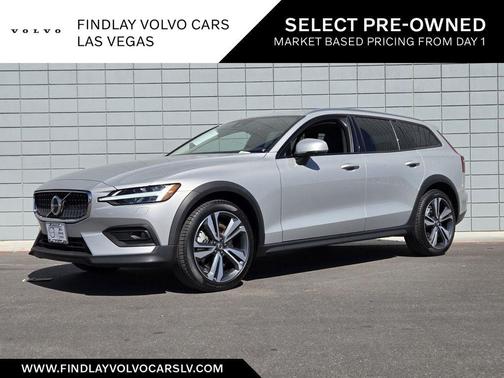 2025 Volvo V60 Cross Country B5 Plus