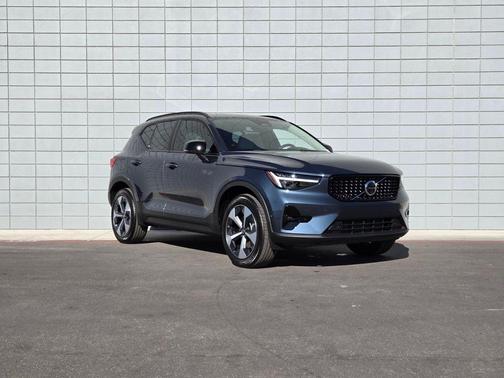 2026 Volvo XC40 B4 Plus