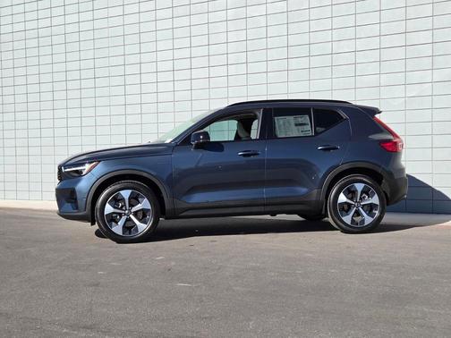 2026 Volvo XC40 B4 Plus
