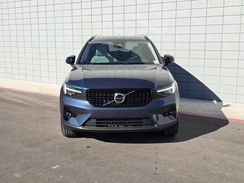 2026 Volvo XC40 B4 Plus