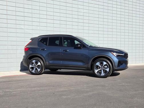 2026 Volvo XC40 B4 Plus