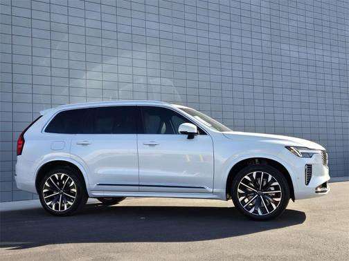 2025 Volvo XC90 B6 Plus 7-Seater