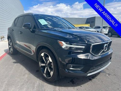 Blackstone 2021 Volvo XC40 T5 Momentum