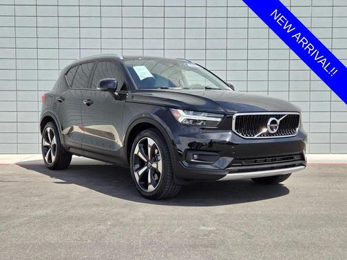 Blackstone 2021 Volvo XC40 T5 Momentum