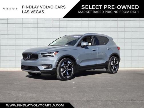2021 Volvo XC40 T4 Momentum
