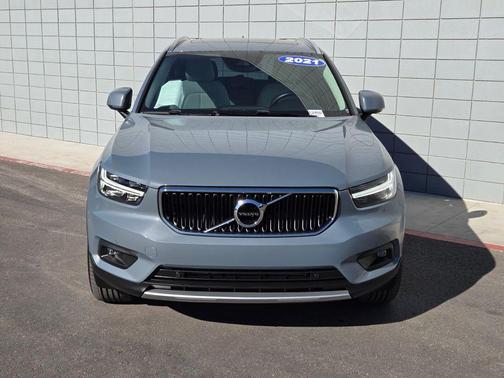 2021 Volvo XC40 T4 Momentum