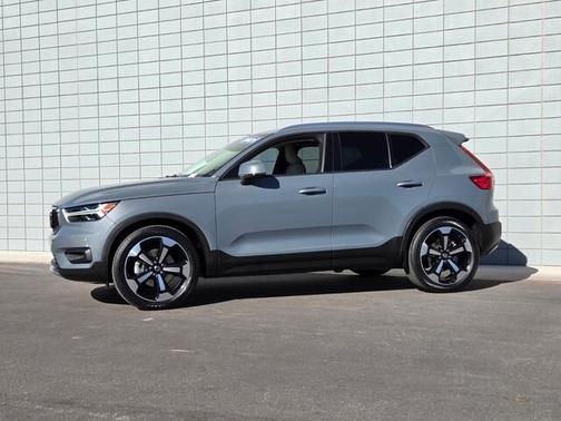 2021 Volvo XC40 T4 Momentum