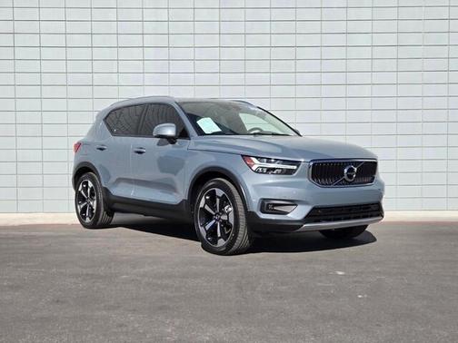 2021 Volvo XC40 T4 Momentum