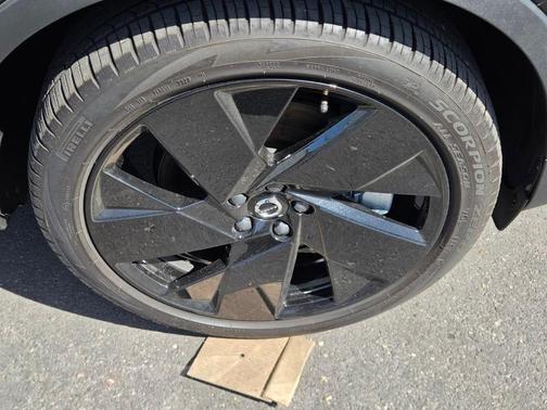 2025 Volvo EC40 TWIN EDITION