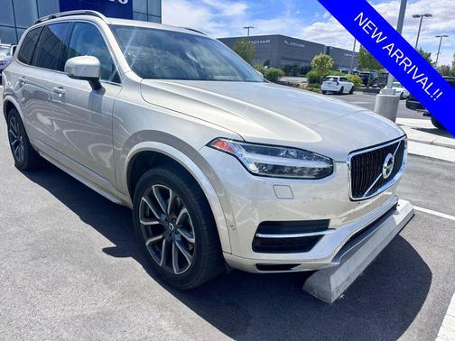 Luminous Sand Metallic 2018 Volvo XC90 T6 Momentum
