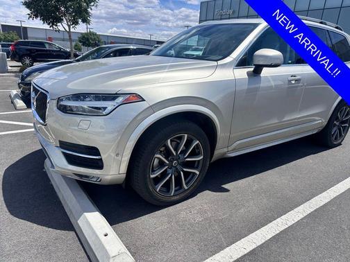 Luminous Sand Metallic 2018 Volvo XC90 T6 Momentum