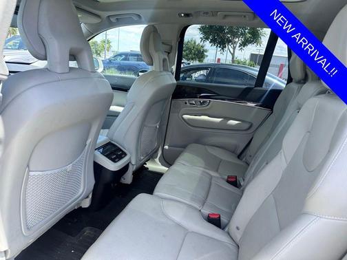 Luminous Sand Metallic 2018 Volvo XC90 T6 Momentum
