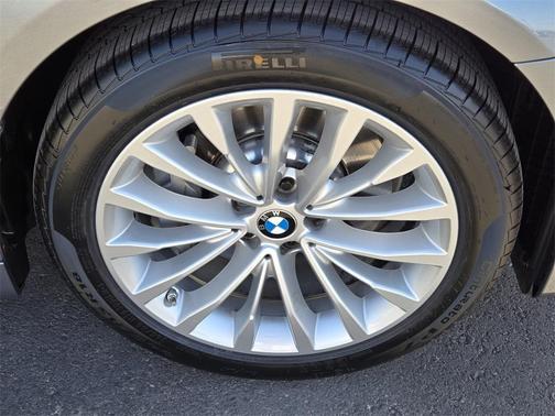 2022 BMW 530 i