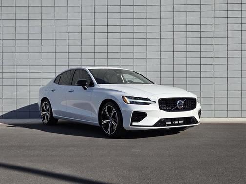 2023 Volvo S60 Recharge Plug-In Hybrid T8 Plus Dark Theme