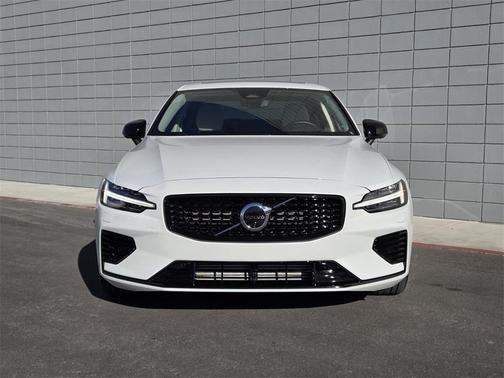 2023 Volvo S60 Recharge Plug-In Hybrid T8 Plus Dark Theme