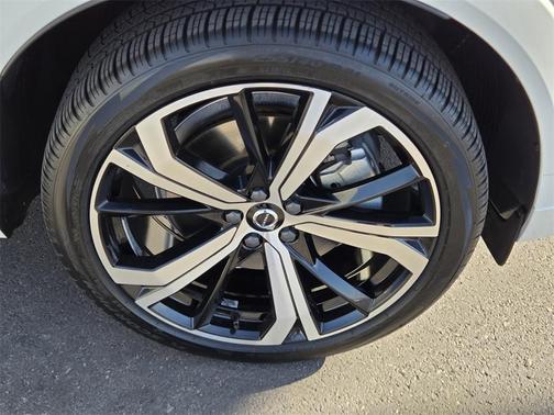 2022 Volvo XC60 Recharge Plug-In Hybrid T8 R-Design