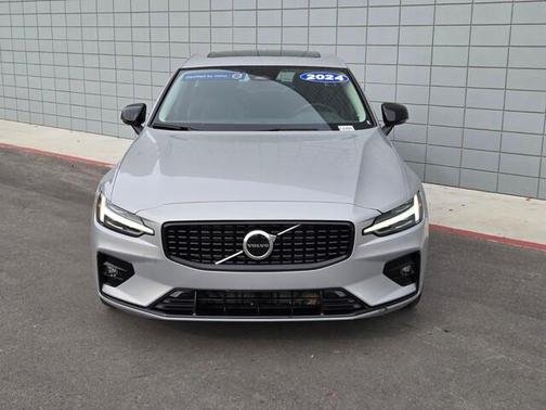 2024 Volvo S60 B5 Core Dark Theme