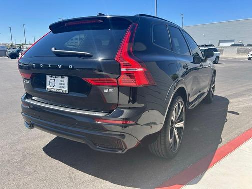 Onyx Black Metallic 2023 Volvo XC60 B5 Ultimate Dark Theme