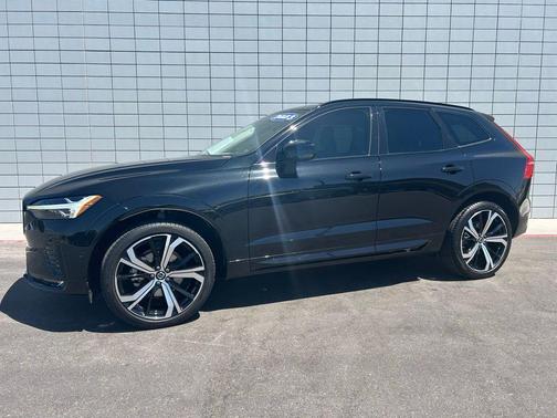Onyx Black Metallic 2023 Volvo XC60 B5 Ultimate Dark Theme
