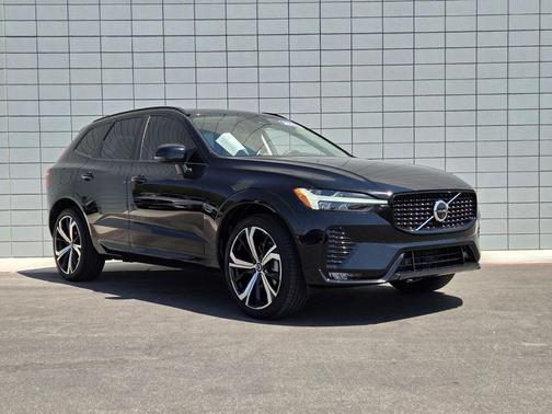 Onyx Black Metallic 2023 Volvo XC60 B5 Ultimate Dark Theme