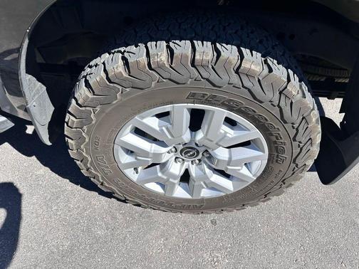 Black 2022 Nissan Frontier SV