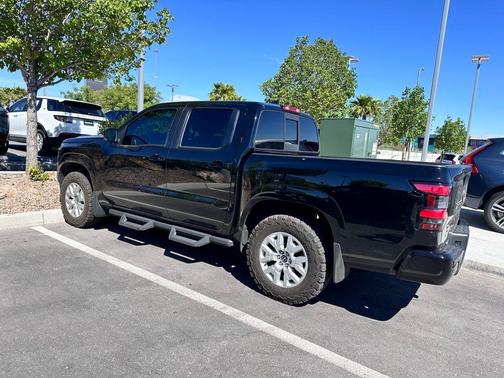 Black 2022 Nissan Frontier SV