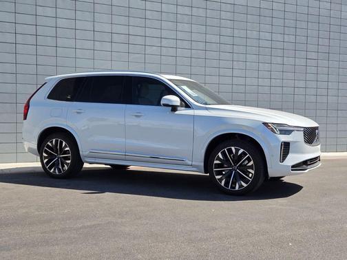 Crystal White Pearl 2026 Volvo XC90 B6 Plus 7-Seater