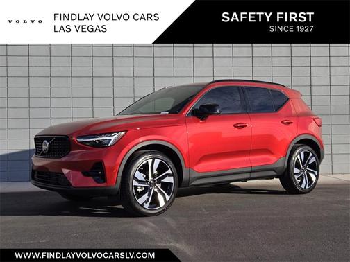 2025 Volvo XC40 B5 Ultra Dark Theme