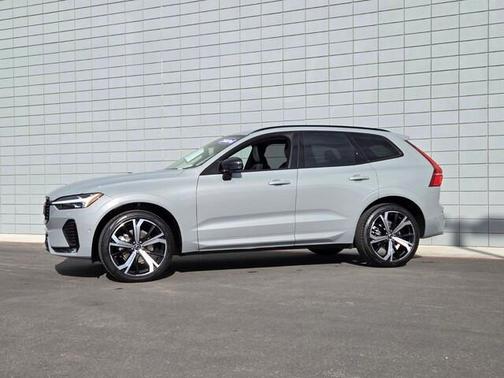 2024 Volvo XC60 B5 Ultimate Dark Theme
