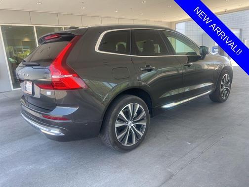 Pine Gray Metallic 2022 Volvo XC60 Recharge Plug-In Hybrid T8 Inscription Expression Extended Range