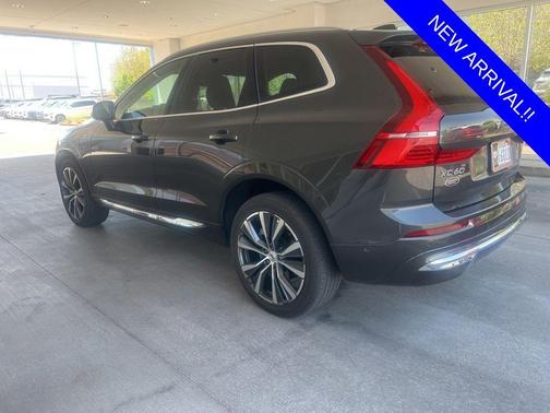 Pine Gray Metallic 2022 Volvo XC60 Recharge Plug-In Hybrid T8 Inscription Expression Extended Range
