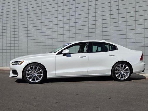 2020 Volvo S60 T5 Momentum