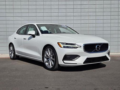2020 Volvo S60 T5 Momentum
