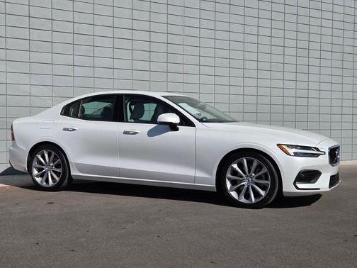 2020 Volvo S60 T5 Momentum
