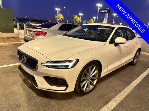 2020 Volvo S60 T5 Momentum