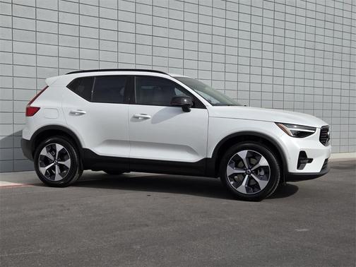2026 Volvo XC40 B5 Plus