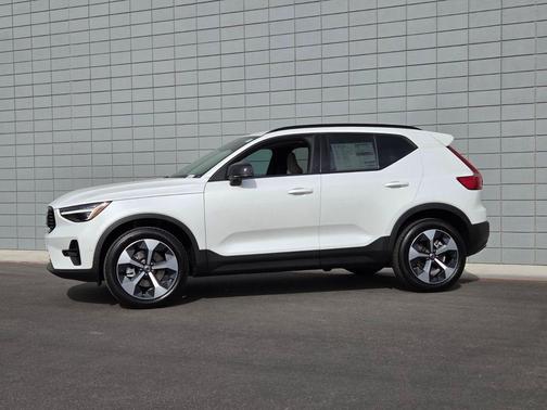 2026 Volvo XC40 B5 Plus