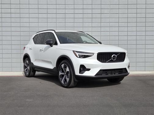 2026 Volvo XC40 B5 Plus